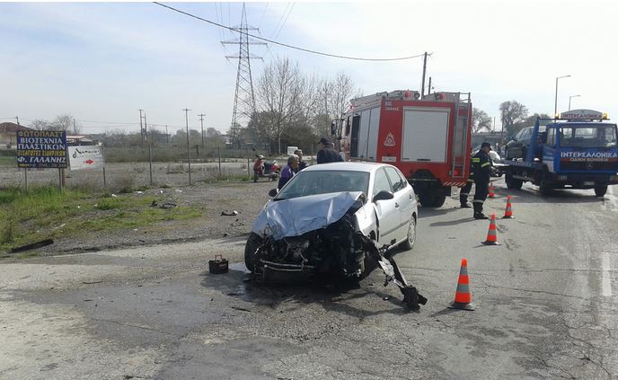 ΦΩΤΟ-Σοβαρό τροχαίο στα Τρίκαλα