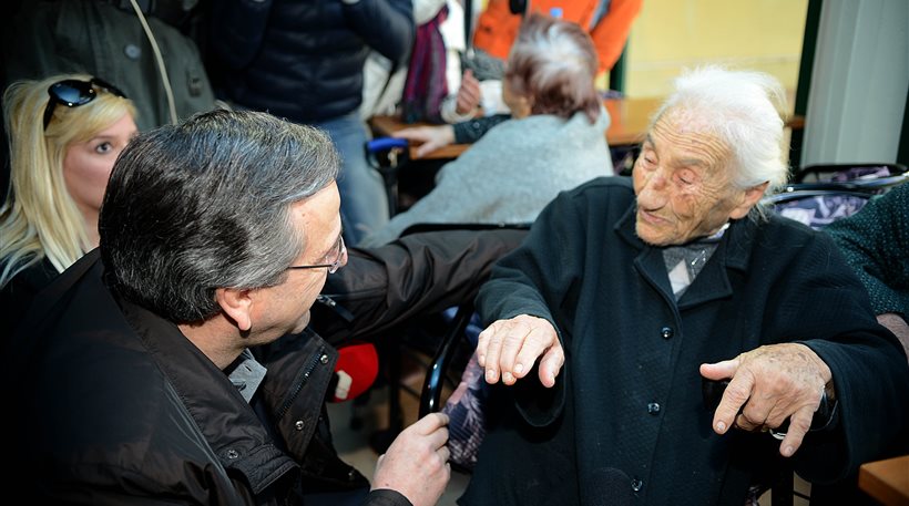 «Έφυγε» η γιαγιά που συνάντησε τον Σαμαρά στην Κεφαλονιά