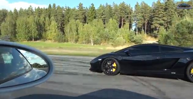 ΒΙΝΤΕΟ-Η Lamborghini “έφαγε” τη… σκόνη της Porsche