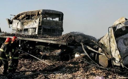 18 νεκροί σε σύγκρουση νταλίκας με λεωφορείο