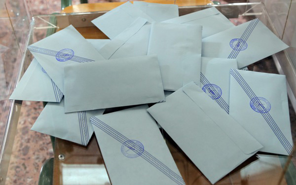 Πέρασε η τροπολογία για την ψήφο των μεταναστών