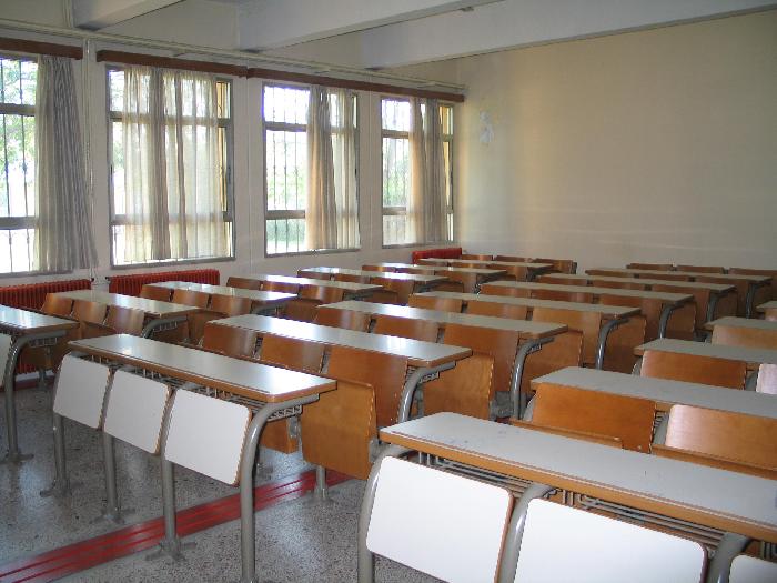 Γονείς πλήρωσαν τις… κουρτίνες του σχολείου