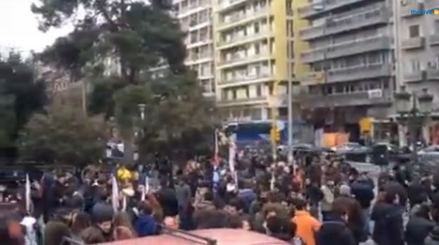 ΒΙΝΤΕΟ-Αγρότες στο άγαλμα Βενιζέλου