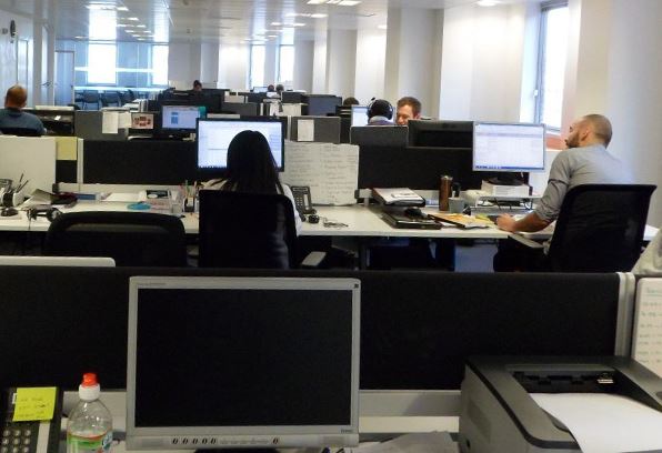 Eκτός Δημοσίου 1.800 συμβασιούχοι