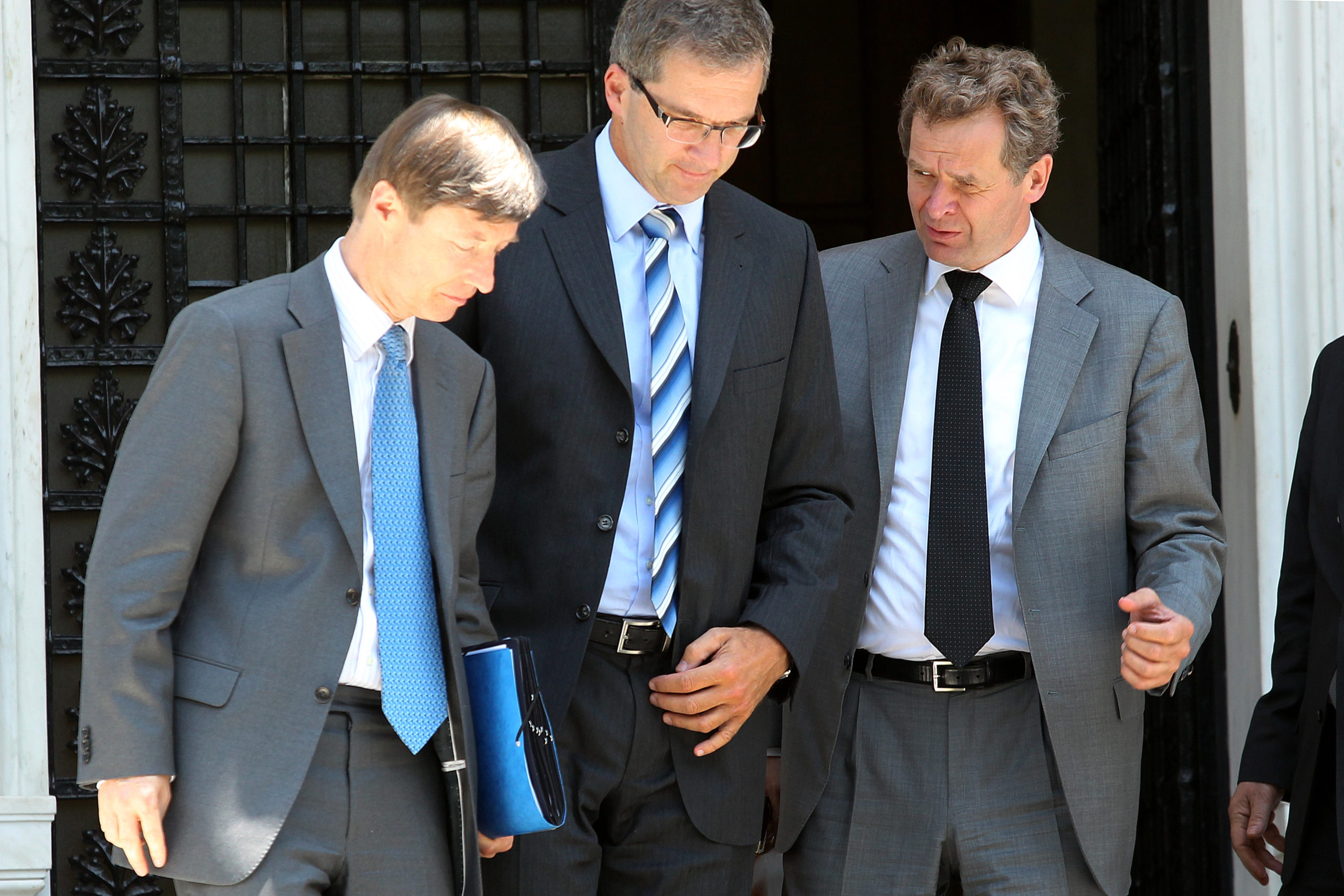 Επιστολή-προειδοποίηση στην τρόικα