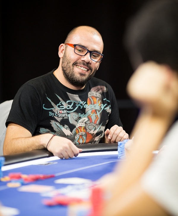 Έγινε εκατομμυριούχος παίζοντας πόκερ