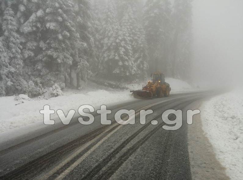 ΦΩΤΟ-Στα “λευκά” η Ευρυτανία και η δυτική Φθιώτιδα