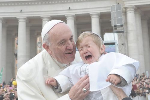 ΦΩΤΟ-Ο Πάπας τον ευλόγησε και αυτός έκλαψε