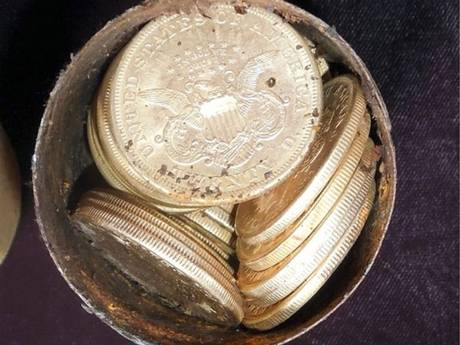 Ανακάλυψαν θησαυρό στη βόλτα με τον σκύλο