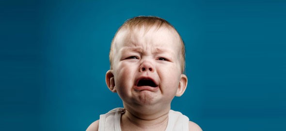 Το μωρό κλαίει και με ξυπνάει κάθε βράδυ: Υπάρχει λύση;