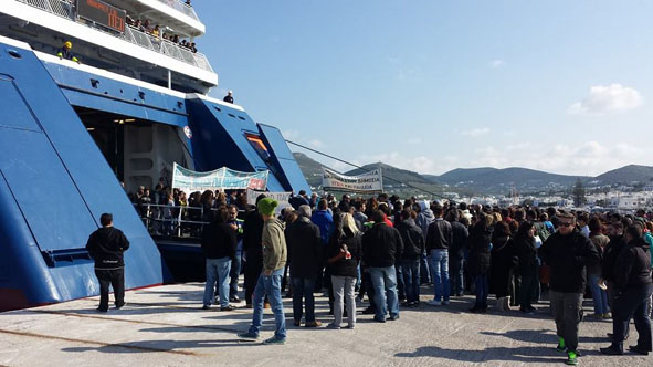 ΦΩΤΟ-Γενική απεργία στην Πάρο
