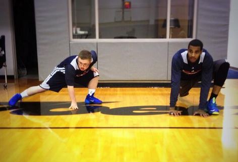 ΒΙΝΤΕΟ-Παιδί με σύνδρομο Down απέκτησαν οι Σίξερς