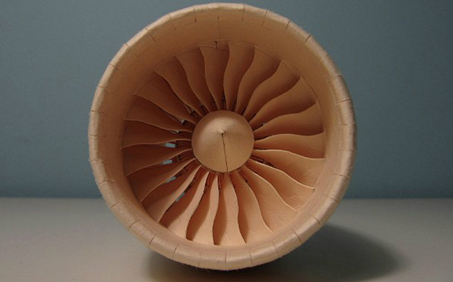 Perierga.gr - Πιστό αντίγραφο αεροπλάνου από χαρτί!