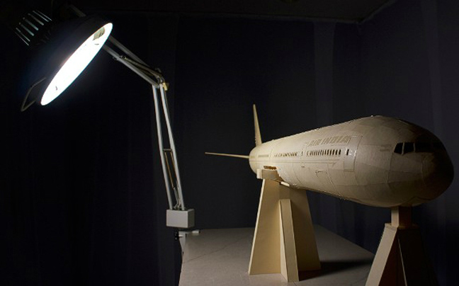 Perierga.gr - Πιστό αντίγραφο αεροπλάνου από χαρτί!