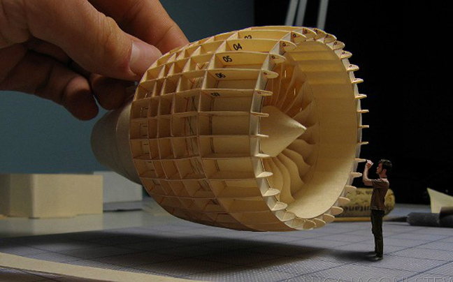 Perierga.gr - Πιστό αντίγραφο αεροπλάνου από χαρτί!