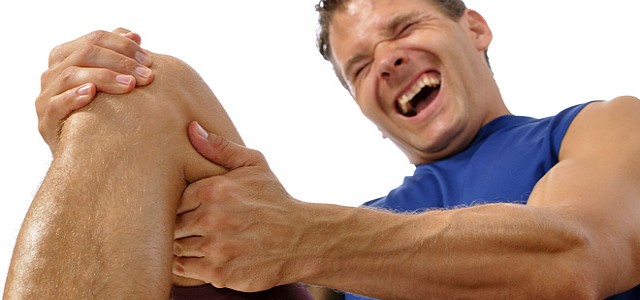 Μ’έπιασε κράμπα: Τι να κάνω για να σταματήσω τον πόνο;