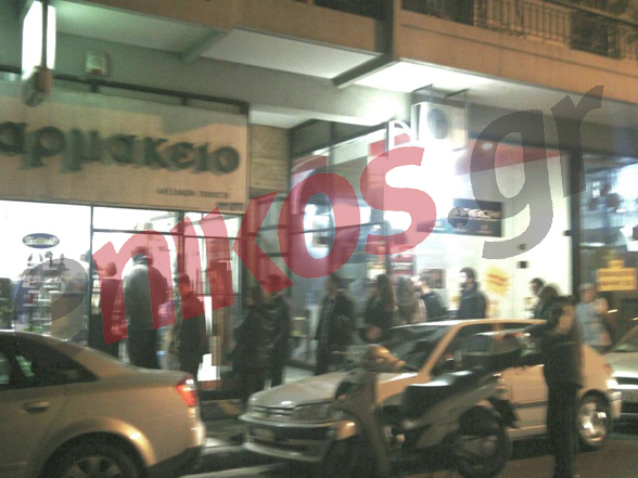 ΦΩΤΟ-Ουρές στα φαρμακεία στην Αθήνα