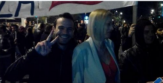 ΦΩΤΟ-Η Ραχήλ Μακρή με διαδηλωτές στο Σύνταγμα