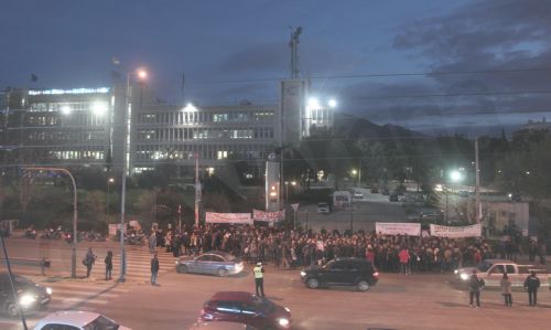 ΦΩΤΟ-Σε εξέλιξη συλλαλητήριο έξω από την ΕΡΤ
