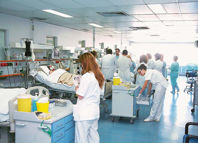 19χρονος δίνει μάχη για τη ζωή του στην εντατική