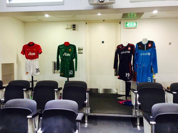 ΦΩΤΟ-Οι εμφανίσεις του Μάντσεστερ-Ολυμπιακός