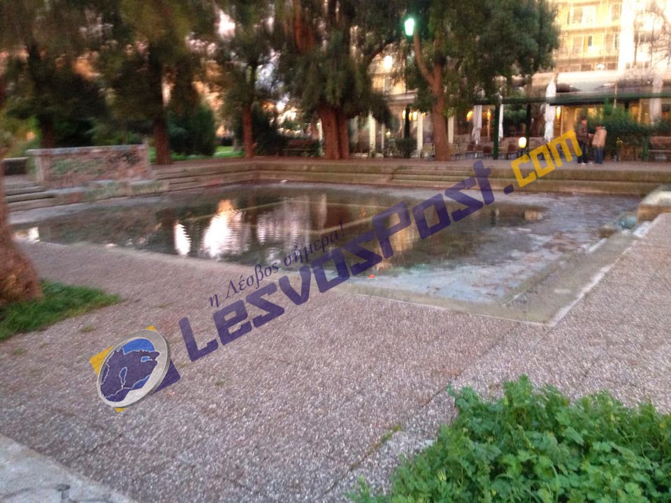 ΦΩΤΟ-Το πάρκο που έγινε «κολυμβητήριο»
