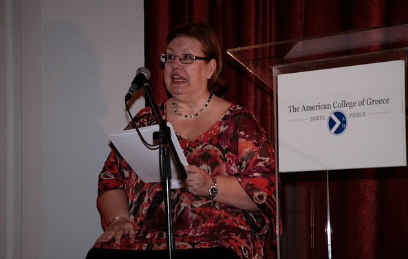 Έπαιρνε επίδομα… ανηλίκου για τη βουλευτή κόρη της!