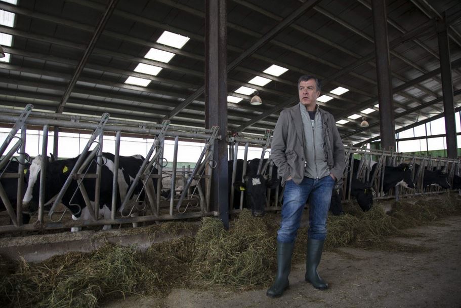 ΒΙΝΤΕΟ-ΦΩΤΟ-Ο Θεοδωράκης με γαλότσες στην Ήπειρο