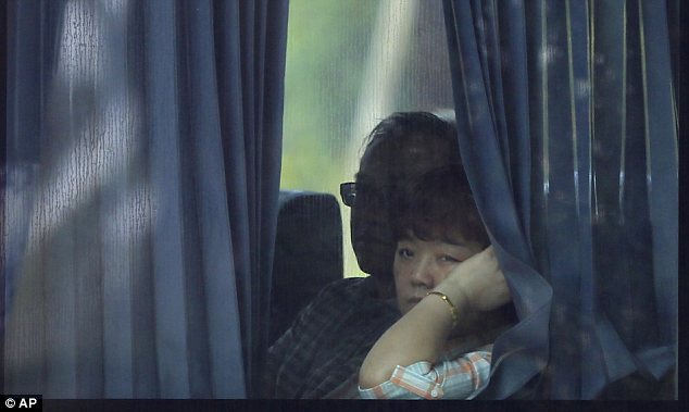 ΦΩΤΟ-Οι συγγενείς των επιβατών του Boeing “μετακομίζουν” λόγω Grand Rrix