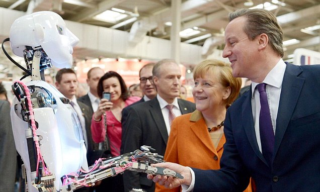 ΦΩΤΟ-Η Μέρκελ το ρομπότ και ο Κάμερον