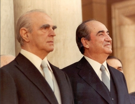 Πυρά Κ. Μητσοτάκη κατά Κ. Καραμανλή