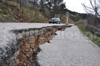 ΒΙΝΤΕΟ-Άνοιξε η γη στην Χίο
