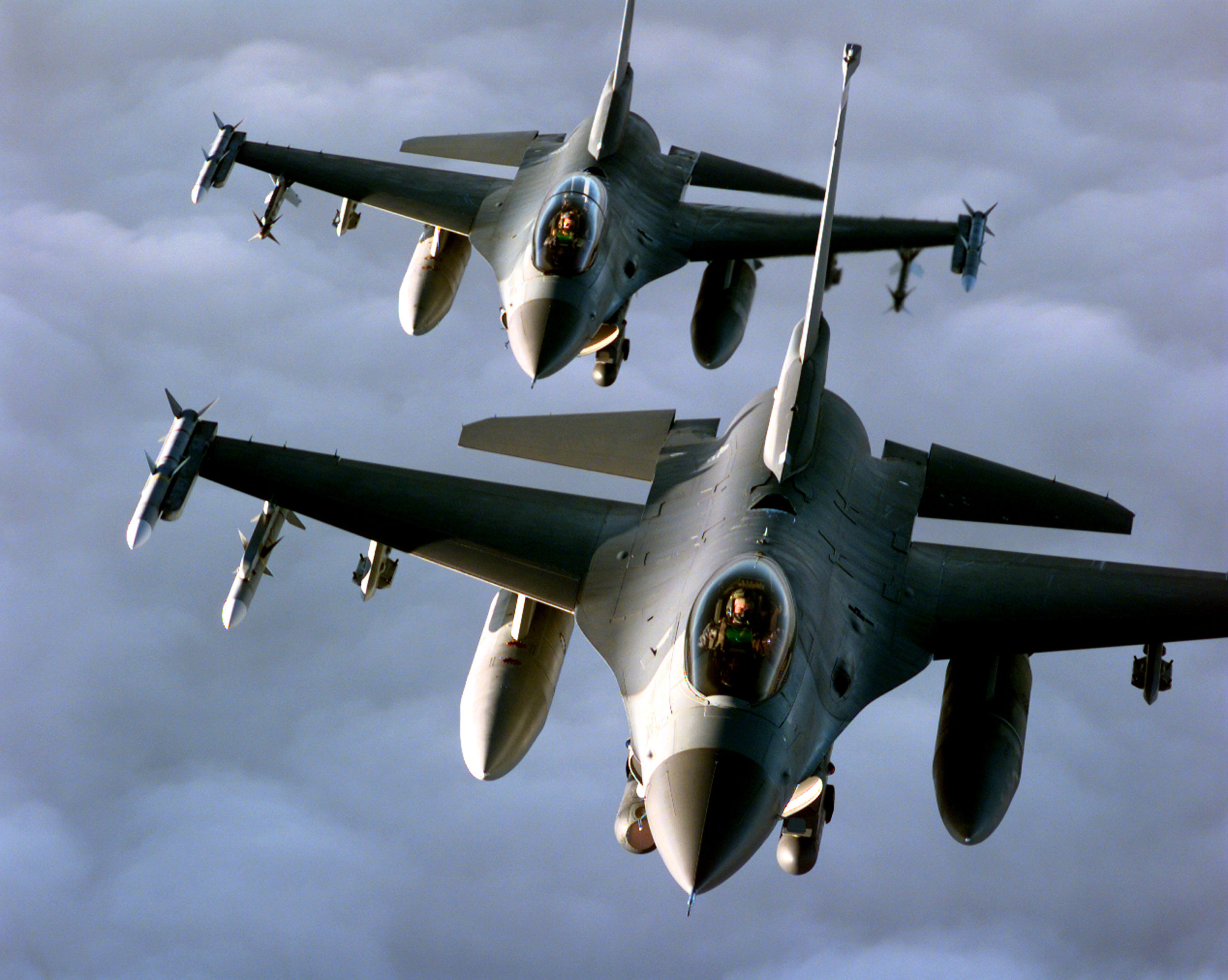 Οι ΗΠΑ στέλνουν F-16 στην Πολωνία