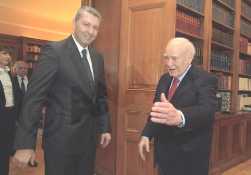 Παπούλιας: Ο ελληνισμός αντιστέκεται