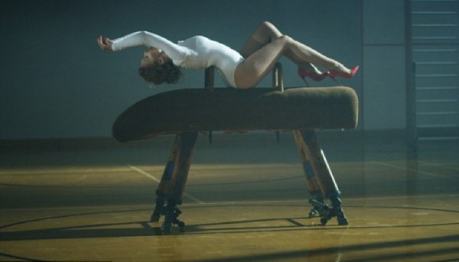 ΒΙΝΤΕΟ-Αναστατώνει η Kylie Minogue στο νέο της βίντεοκλιπ