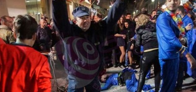 Καρναβαλιστής έπεσε από το άρμα