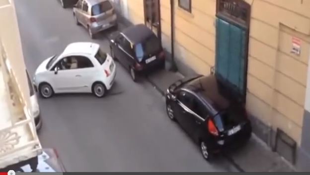 ΒΙΝΤΕΟ: Όταν το παρκάρισμα γίνεται μαρτύριο