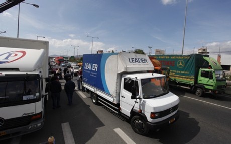 Αναστέλλουν τις κινητοποιήσεις