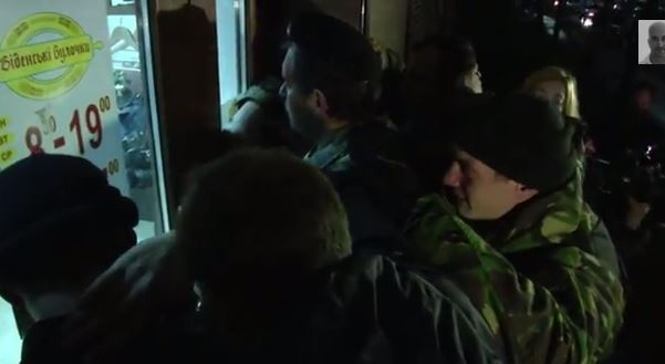 ΒΙΝΤΕΟ-Προσπάθησαν να λιντσάρουν τον απεσταλμένο του ΟΗΕ