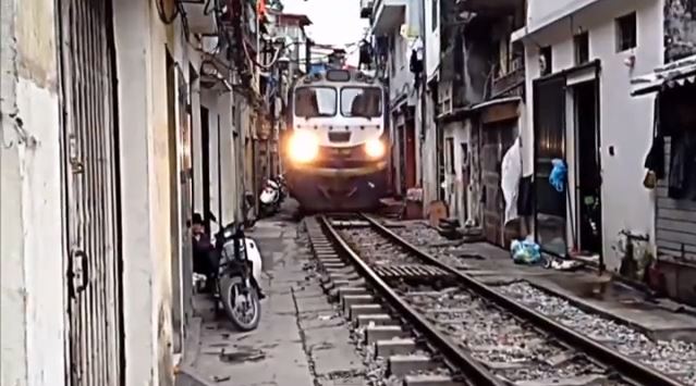 BINTEO-Το τρένο του… τρόμου