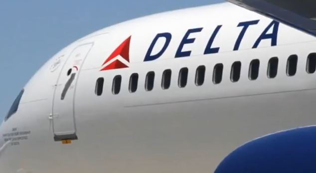 ΒΙΝΤΕΟ-Boeing έχασε μέρος του φτερού του εν πτήσει