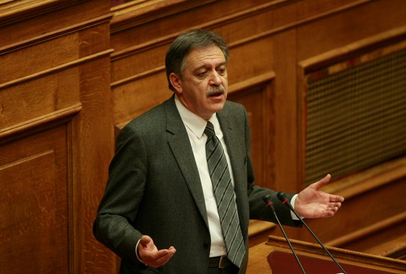 Κουκουλόπουλος: Μπορεί να διάβαζε το Μνημόνιο ο Χρυσοχοϊδης, γι’ αυτό δεν ήρθε