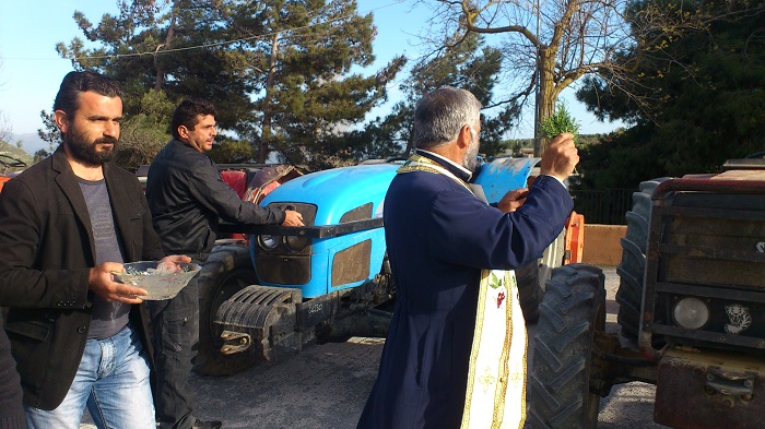 Θεσμός ο αγιασμός των… τρακτέρ