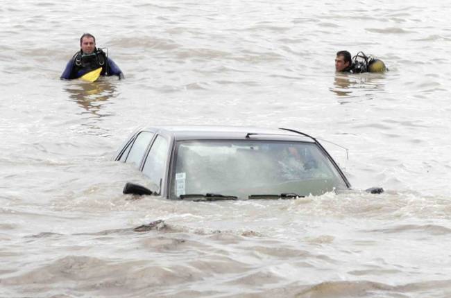 «Βουτιά» αυτοκινήτου στο ενετικό λιμάνι