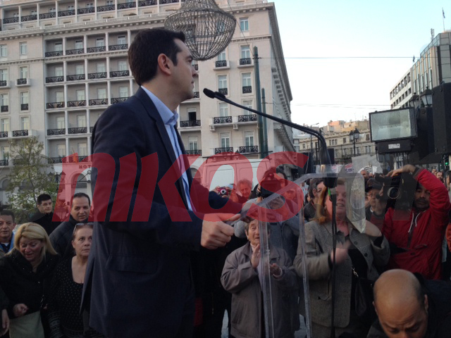 ΦΩΤΟ-Στο Σύνταγμα η ΚΟ του ΣΥΡΙΖΑ-Τσίπρας: Θα λάβουμε μέρος στη ψηφοφορία