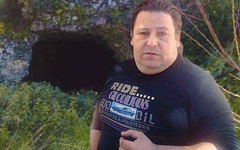 Ζουν σε αυθαίρετη… σπηλιά