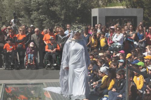 Ανθρώπινη αλυσίδα γύρω από την Ακρόπολη