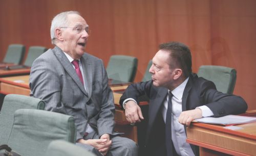 Σόιμπλε-Στουρνάρας:Μια φωτογραφία χίλιες λέξεις