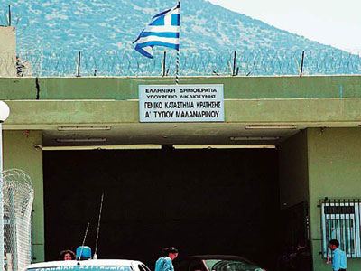 ΕΚΑΜ και ΜΑΤ έστειλε η ΕΛΑΣ στο Μαλανδρίνο