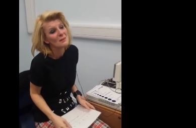 Συγκλονιστικό ΒΙΝΤΕΟ-Η 40χρονη που ακούει για πρώτη φορά